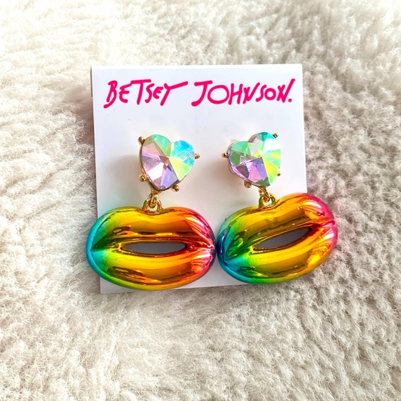 Betsey Johnson Rainbow Lip With Heart Rhinestone Drop Earrings NWT - Picture 2 of 6